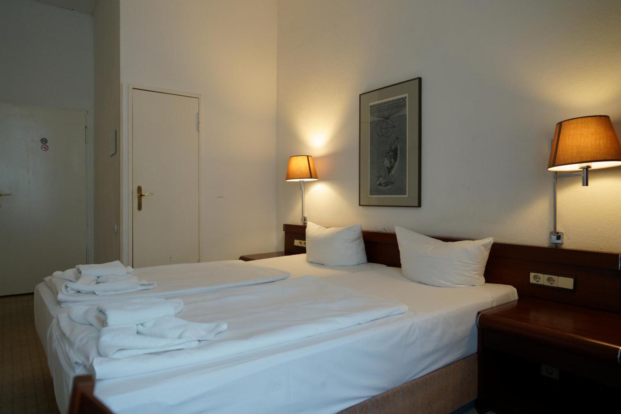 Hotel Pension Xantener Eck Berlin Exterior photo