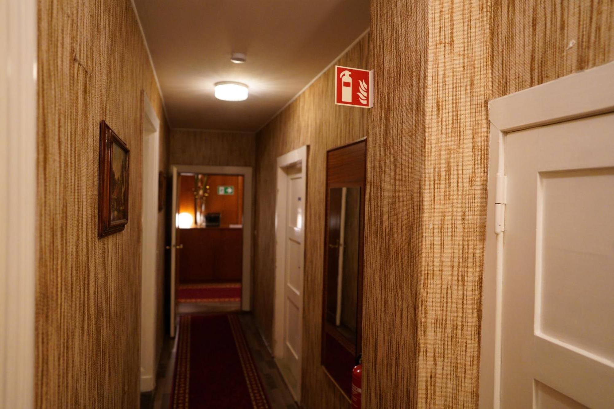 Hotel Pension Xantener Eck Berlin Exterior photo