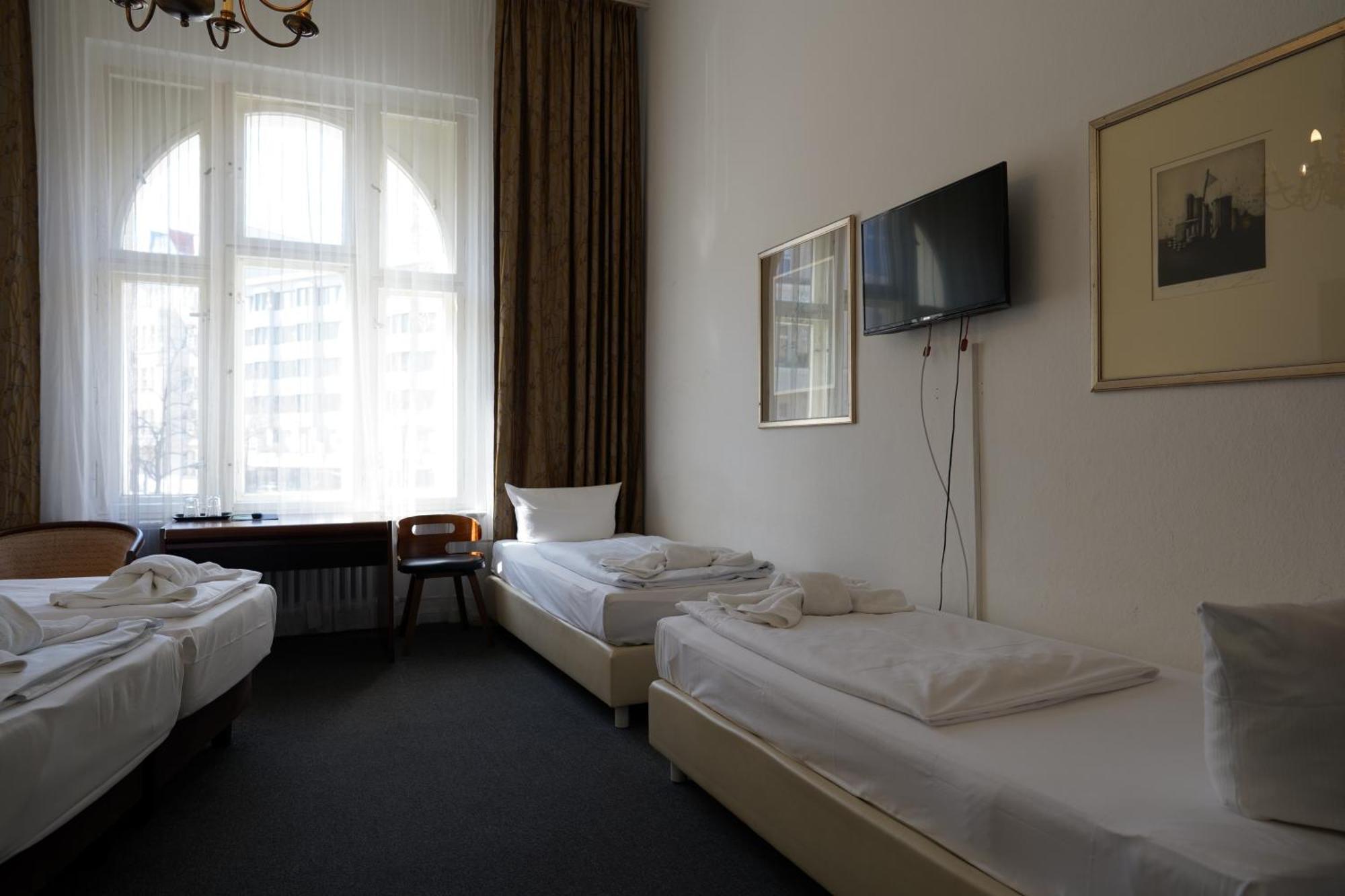 Hotel Pension Xantener Eck Berlin Exterior photo