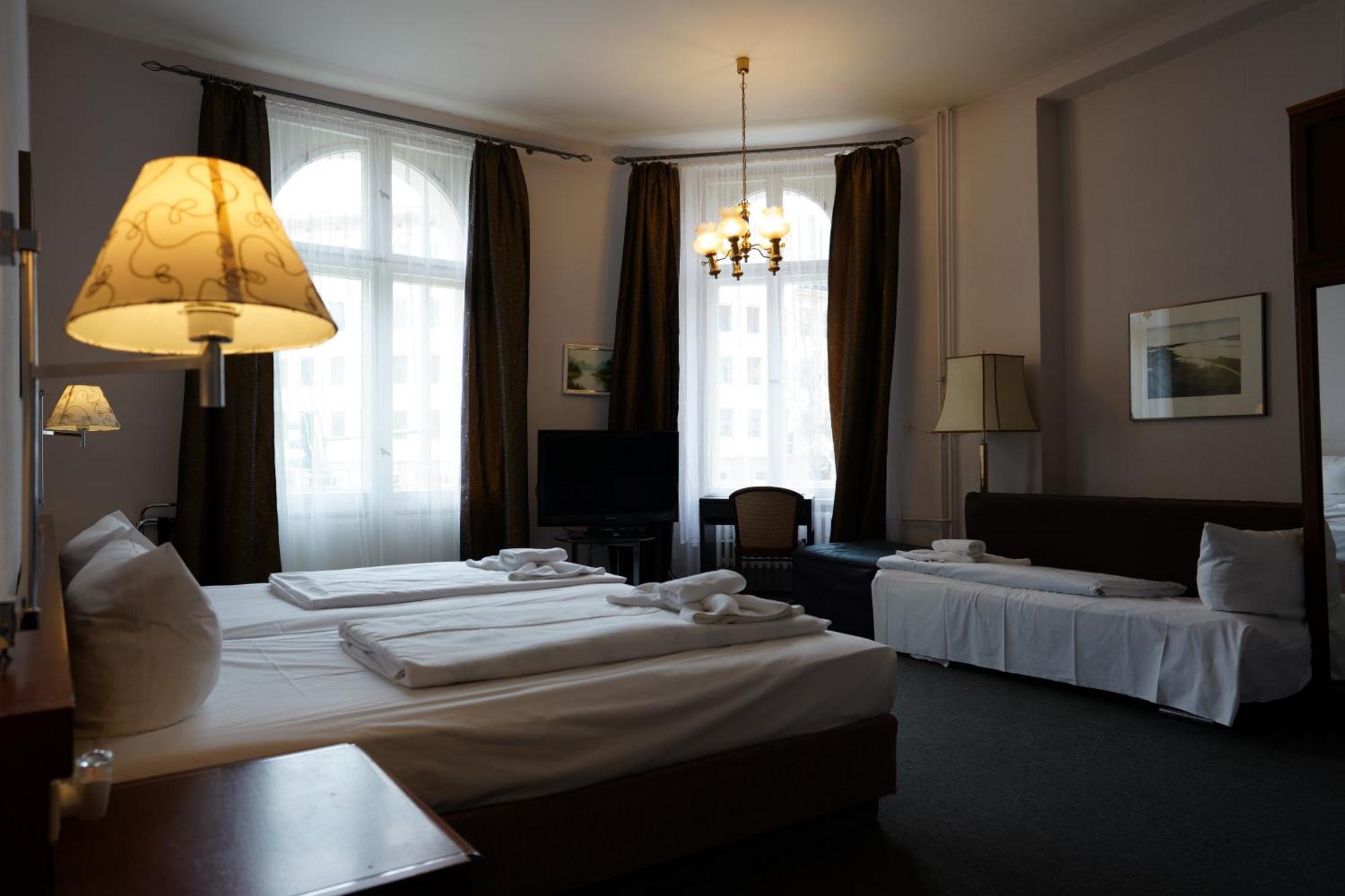 Hotel Pension Xantener Eck Berlin Exterior photo