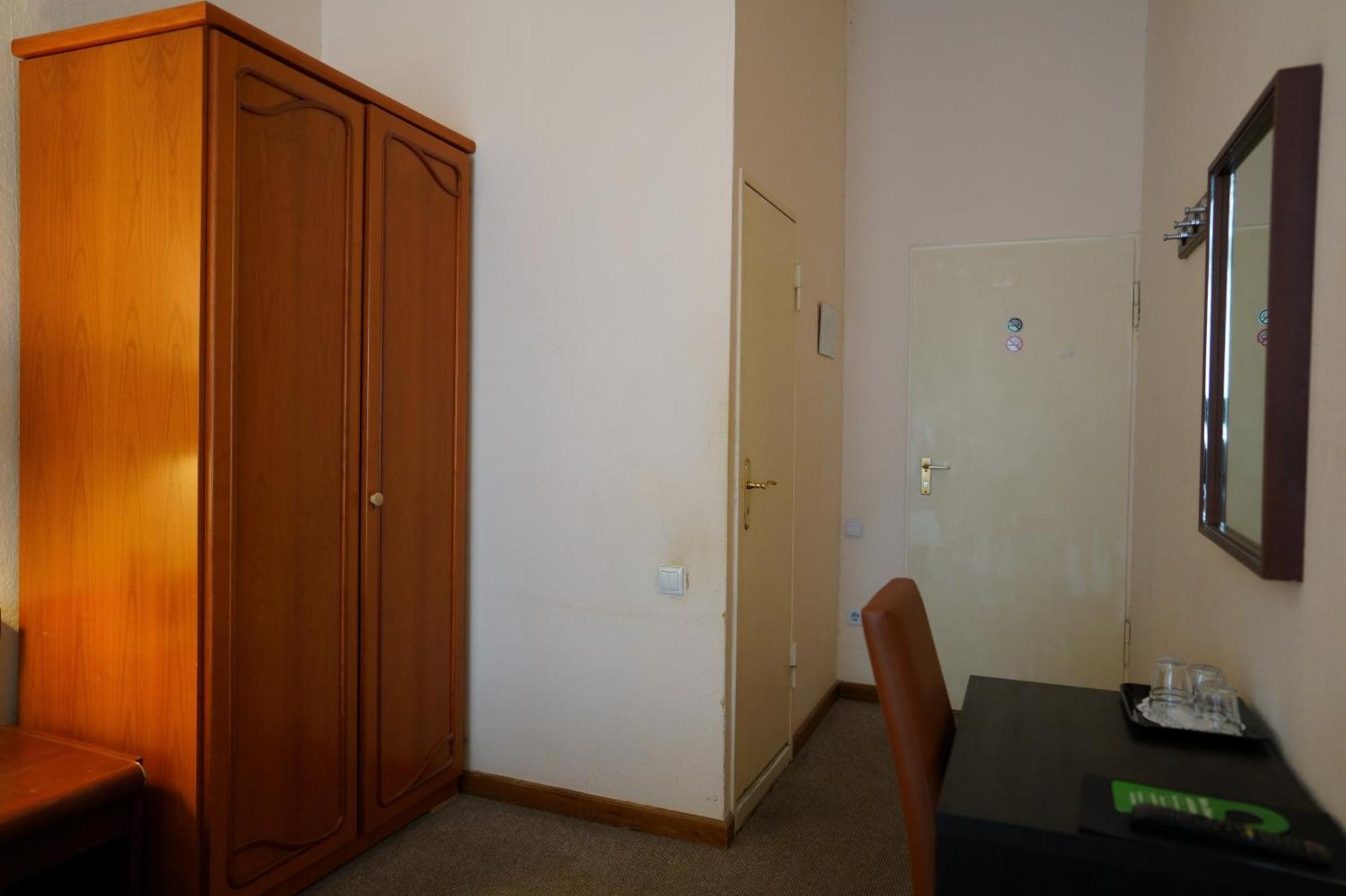 Hotel Pension Xantener Eck Berlin Exterior photo