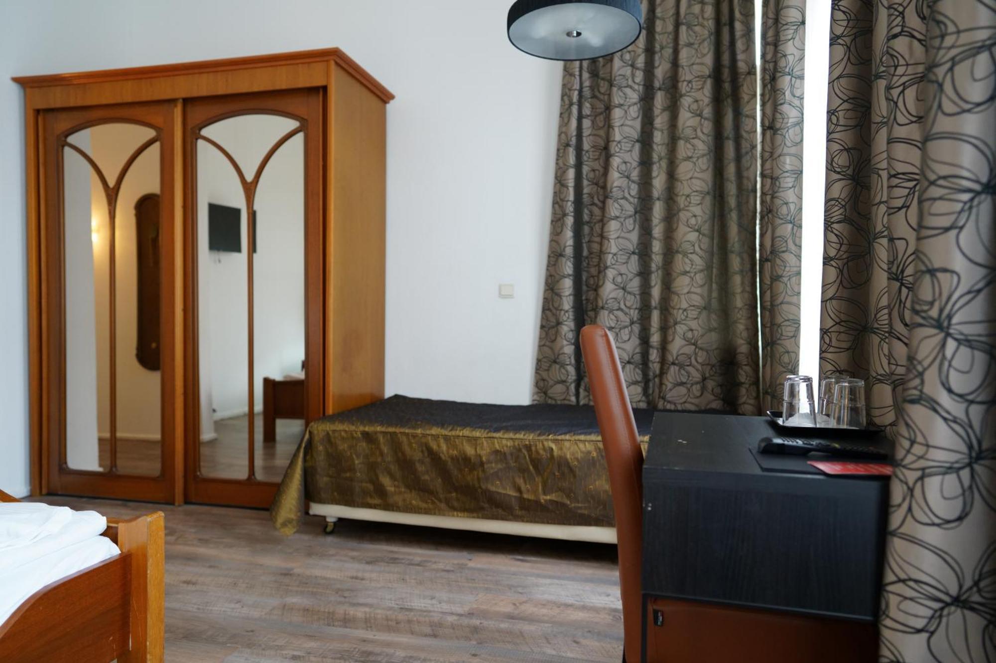 Hotel Pension Xantener Eck Berlin Exterior photo