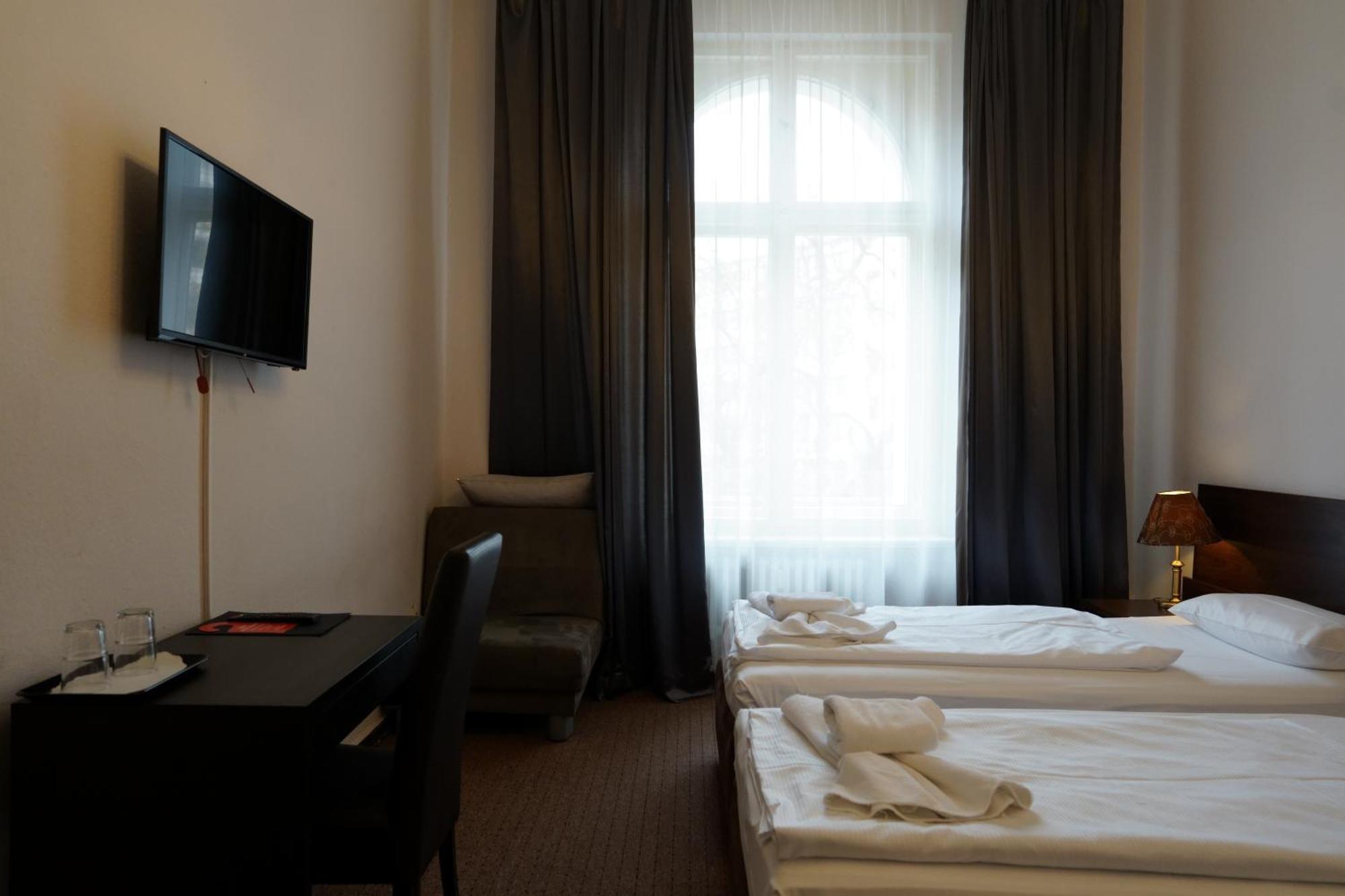 Hotel Pension Xantener Eck Berlin Exterior photo