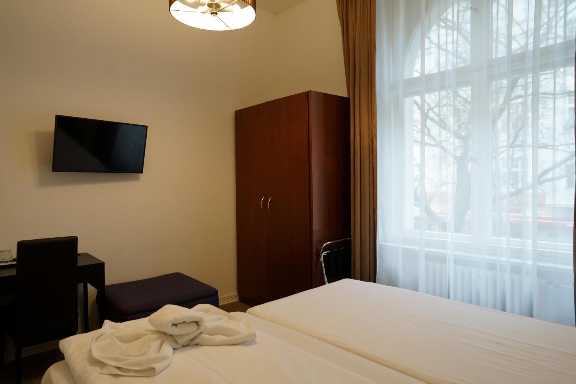 Hotel Pension Xantener Eck Berlin Exterior photo