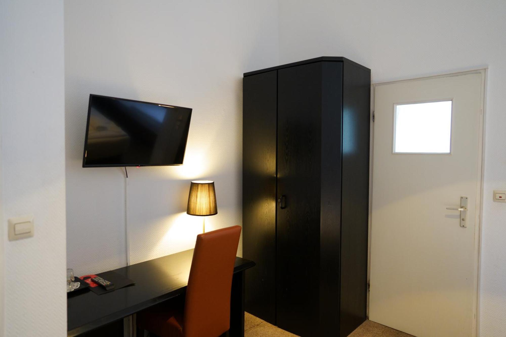 Hotel Pension Xantener Eck Berlin Exterior photo