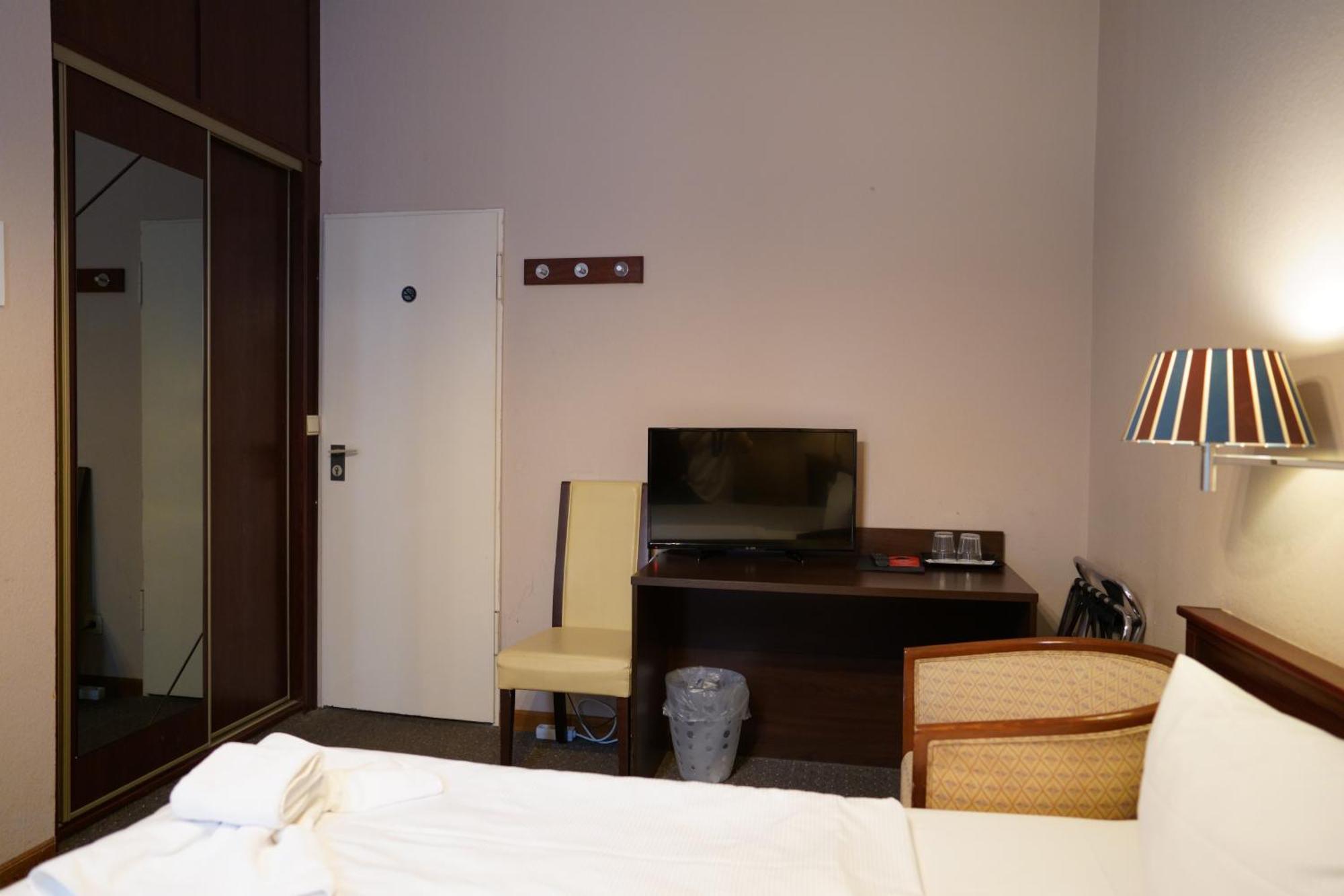Hotel Pension Xantener Eck Berlin Exterior photo