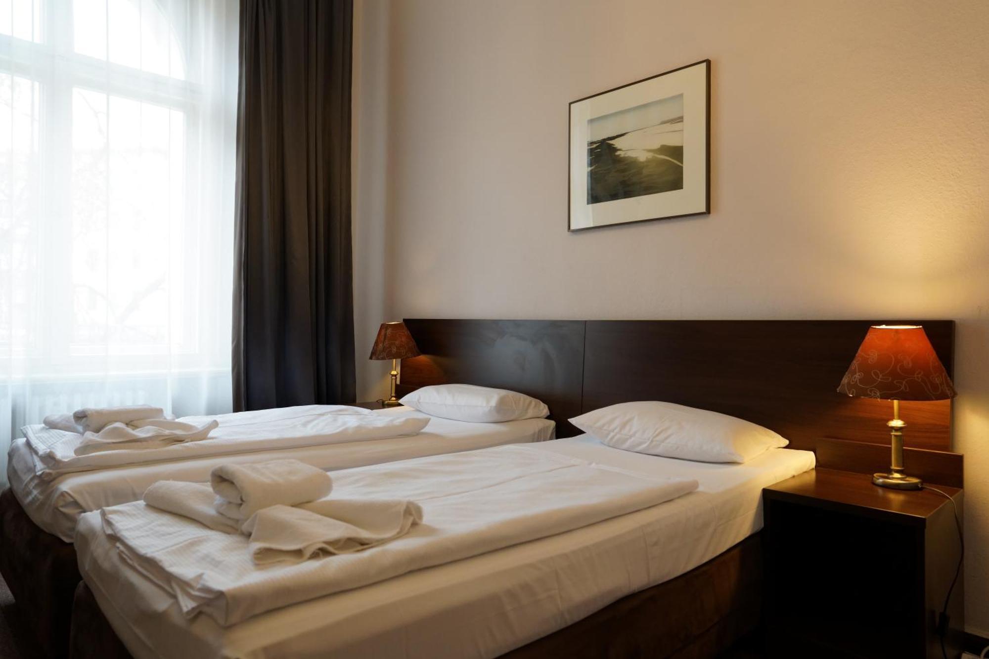 Hotel Pension Xantener Eck Berlin Exterior photo