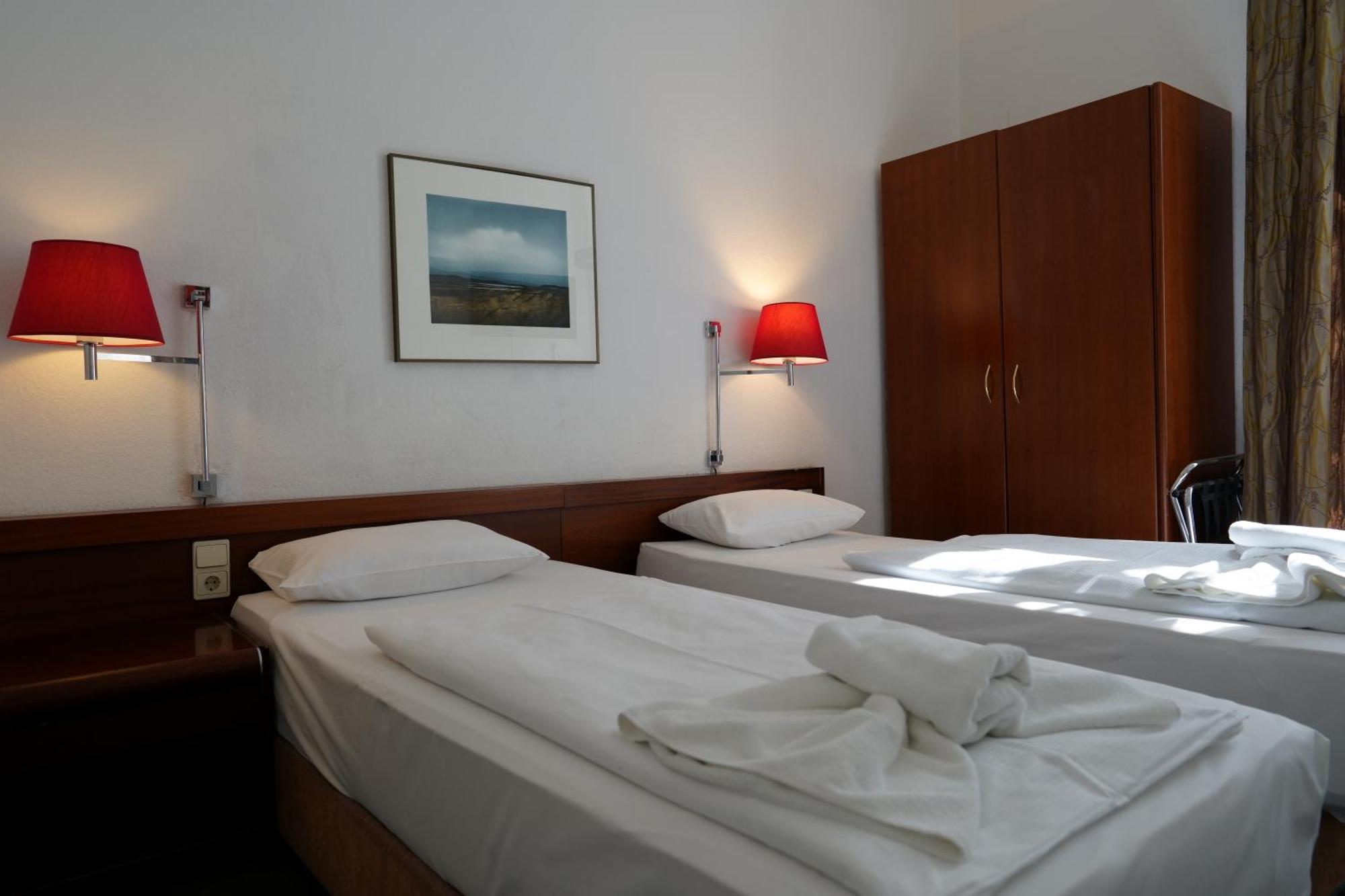 Hotel Pension Xantener Eck Berlin Exterior photo