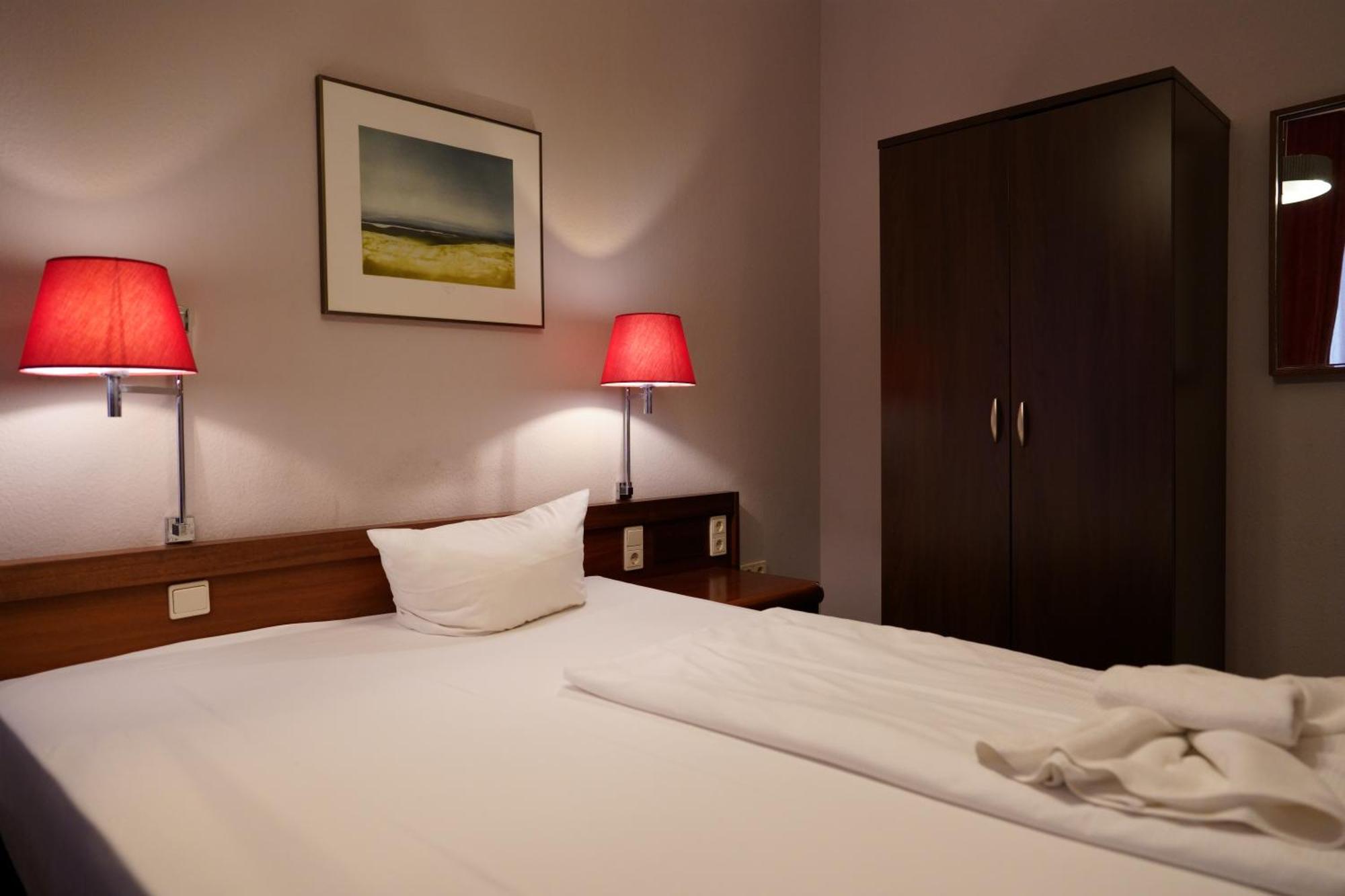 Hotel Pension Xantener Eck Berlin Exterior photo
