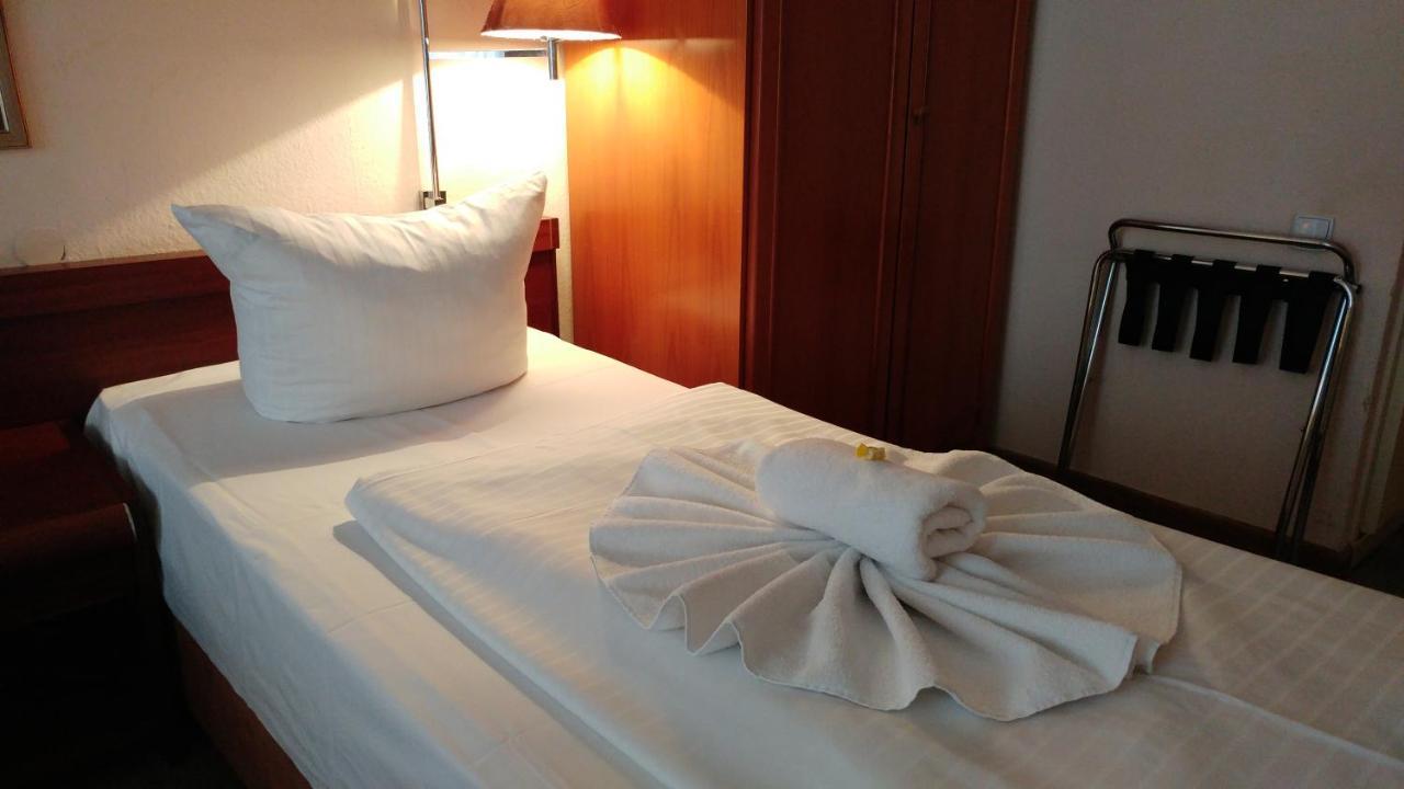 Hotel Pension Xantener Eck Berlin Exterior photo