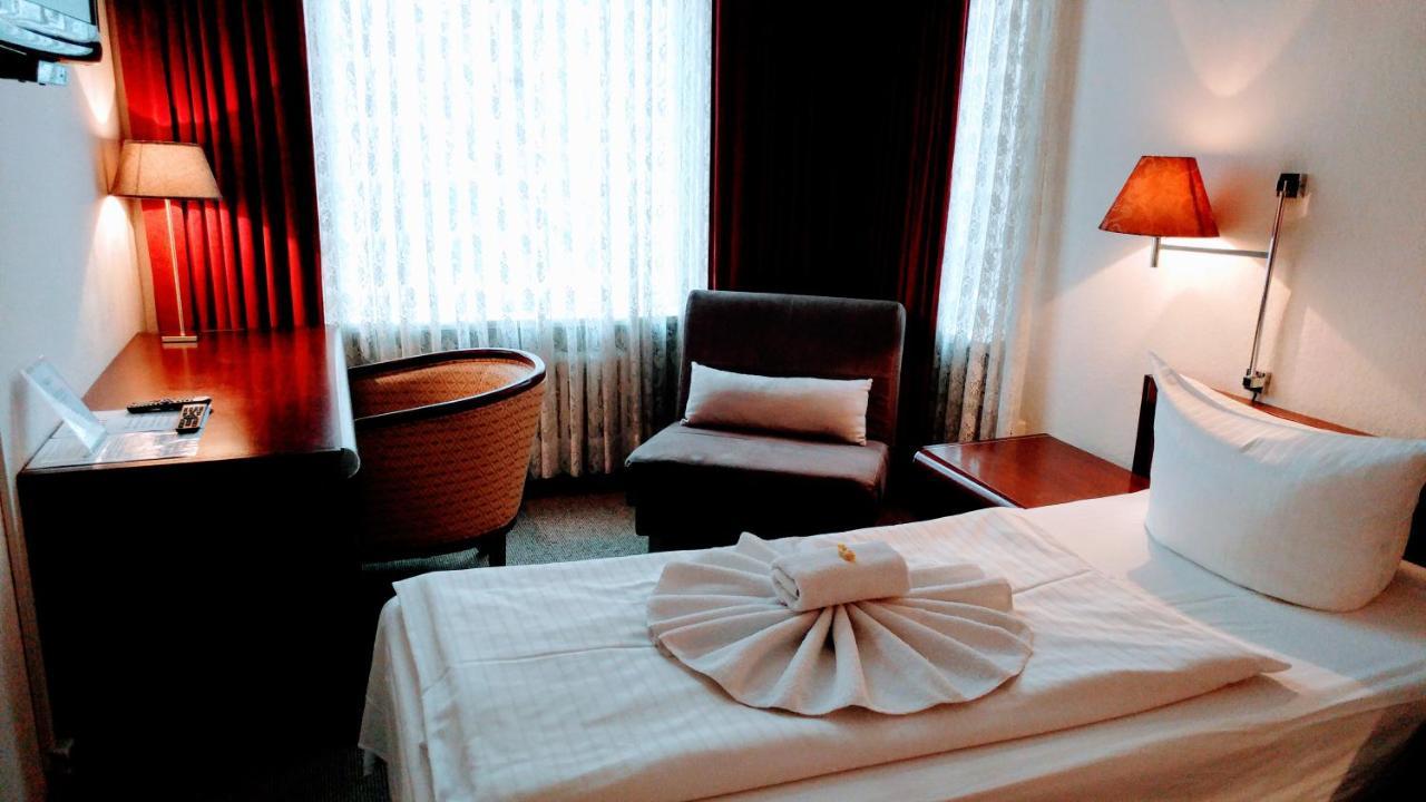 Hotel Pension Xantener Eck Berlin Exterior photo